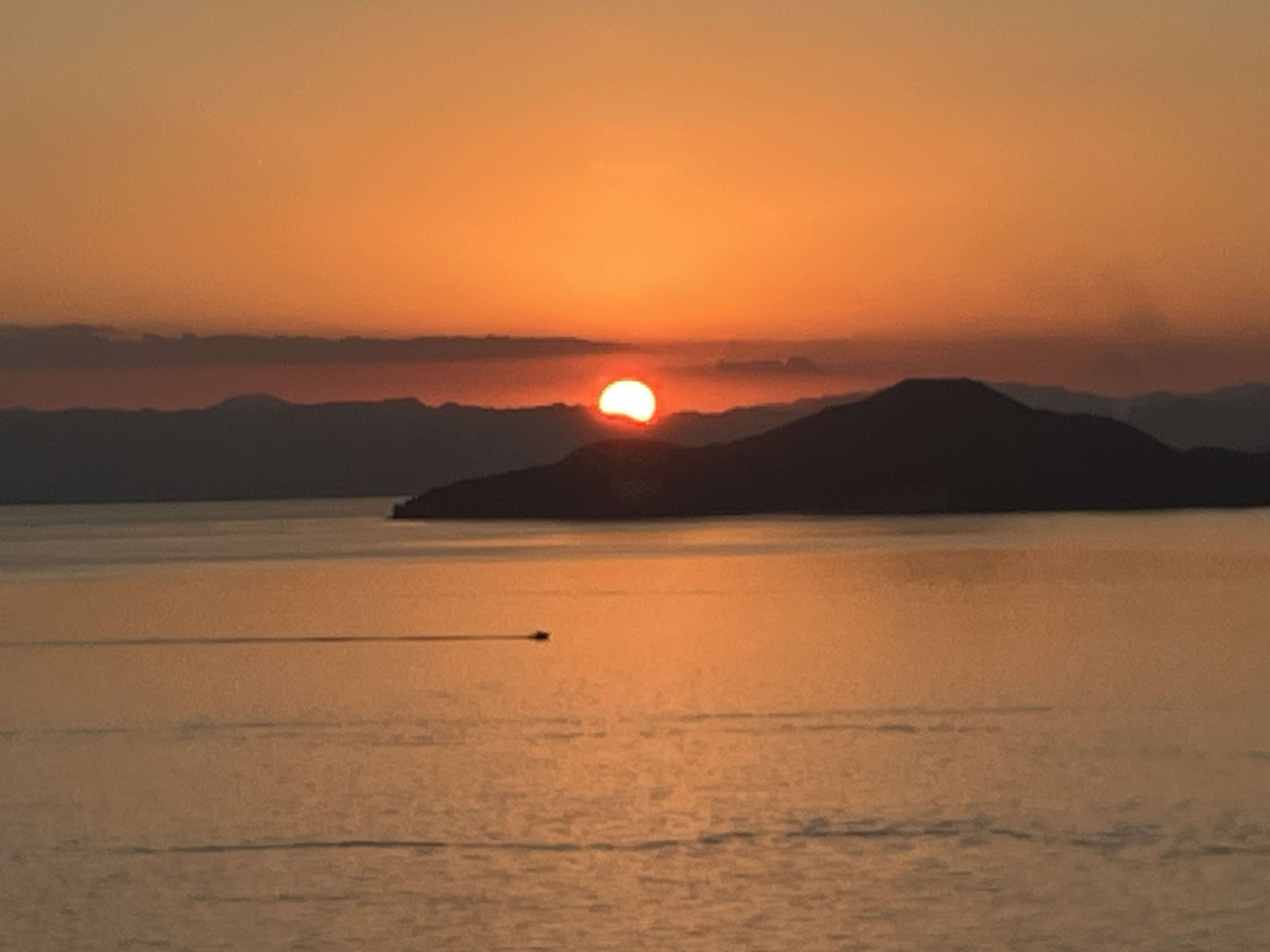 瀬戸内海に沈む夕日